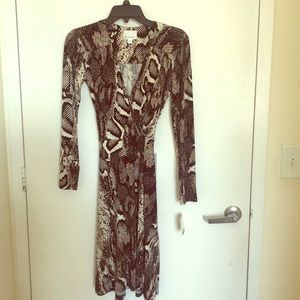 Donna Morgan Size 2 Snakeskin print dress